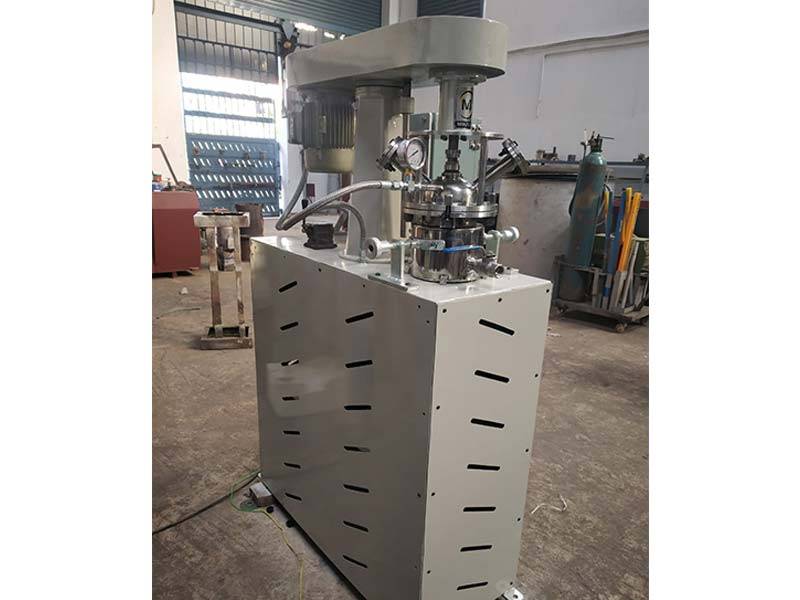 Laboratory disperser with vacuum lid